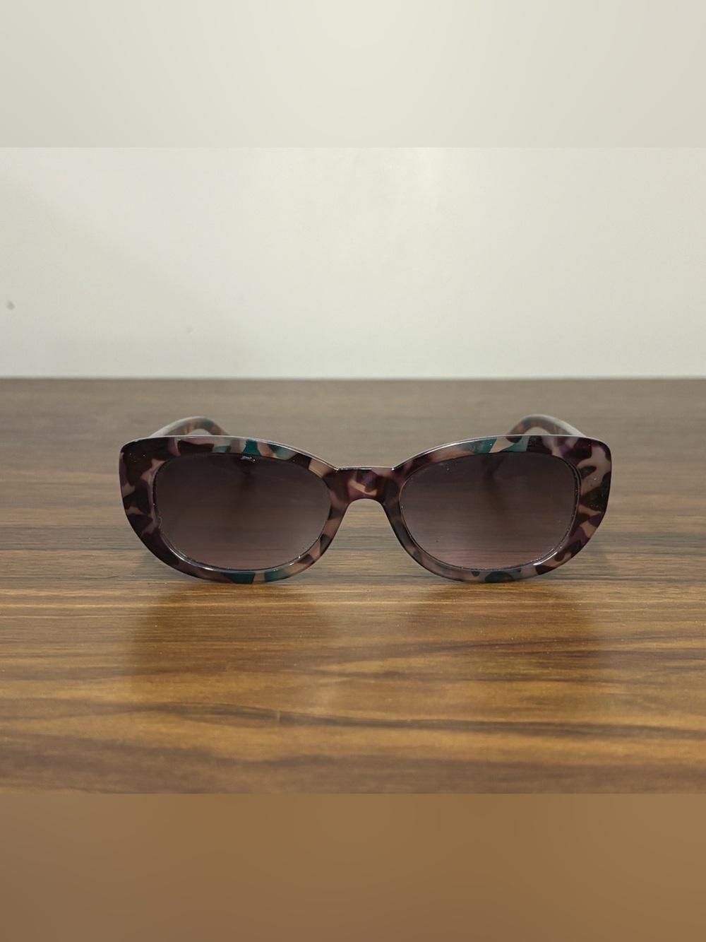 Nanette Lepore Women’s Glasses Patterned Sunglasses Used